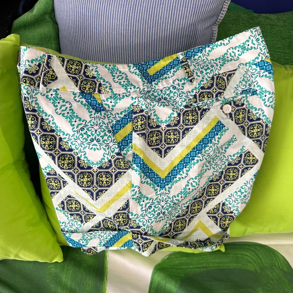 EUC - Women's New York & Company White & Blues Multi Print 4" Shorts - Size 16